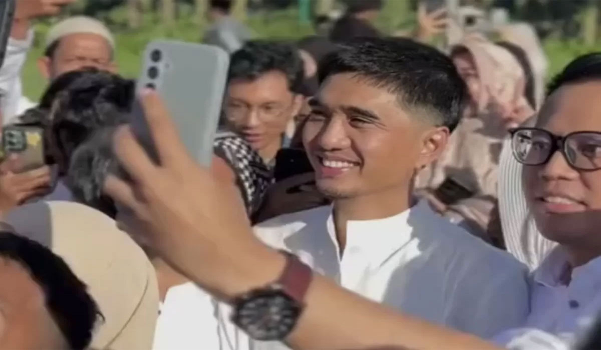 Viral! Duta Sheila On 7 Diserbu Warga Usai Salat Id, Momen Ini Bikin Haru